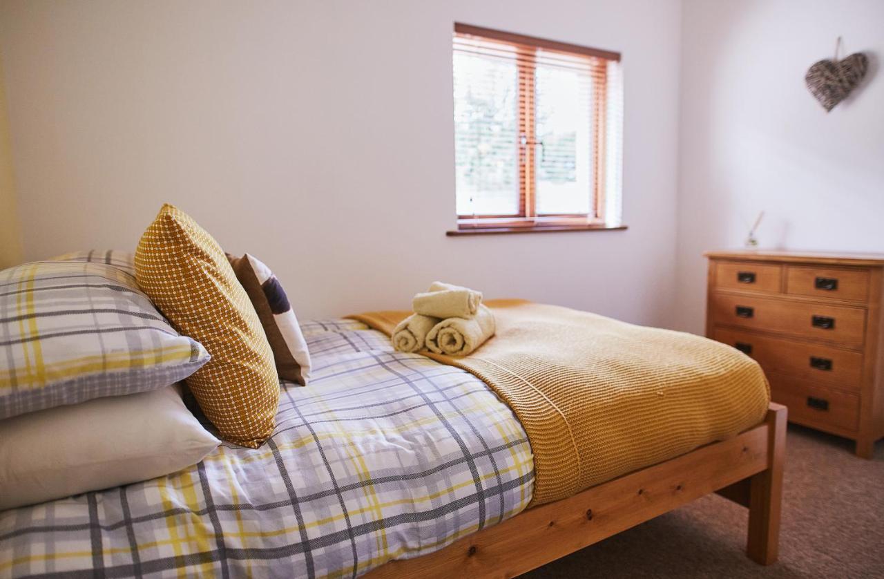 The Old Dairy - Boutique Countryside Cottage At Harrys Cottages Pen-y-Clawdd Экстерьер фото